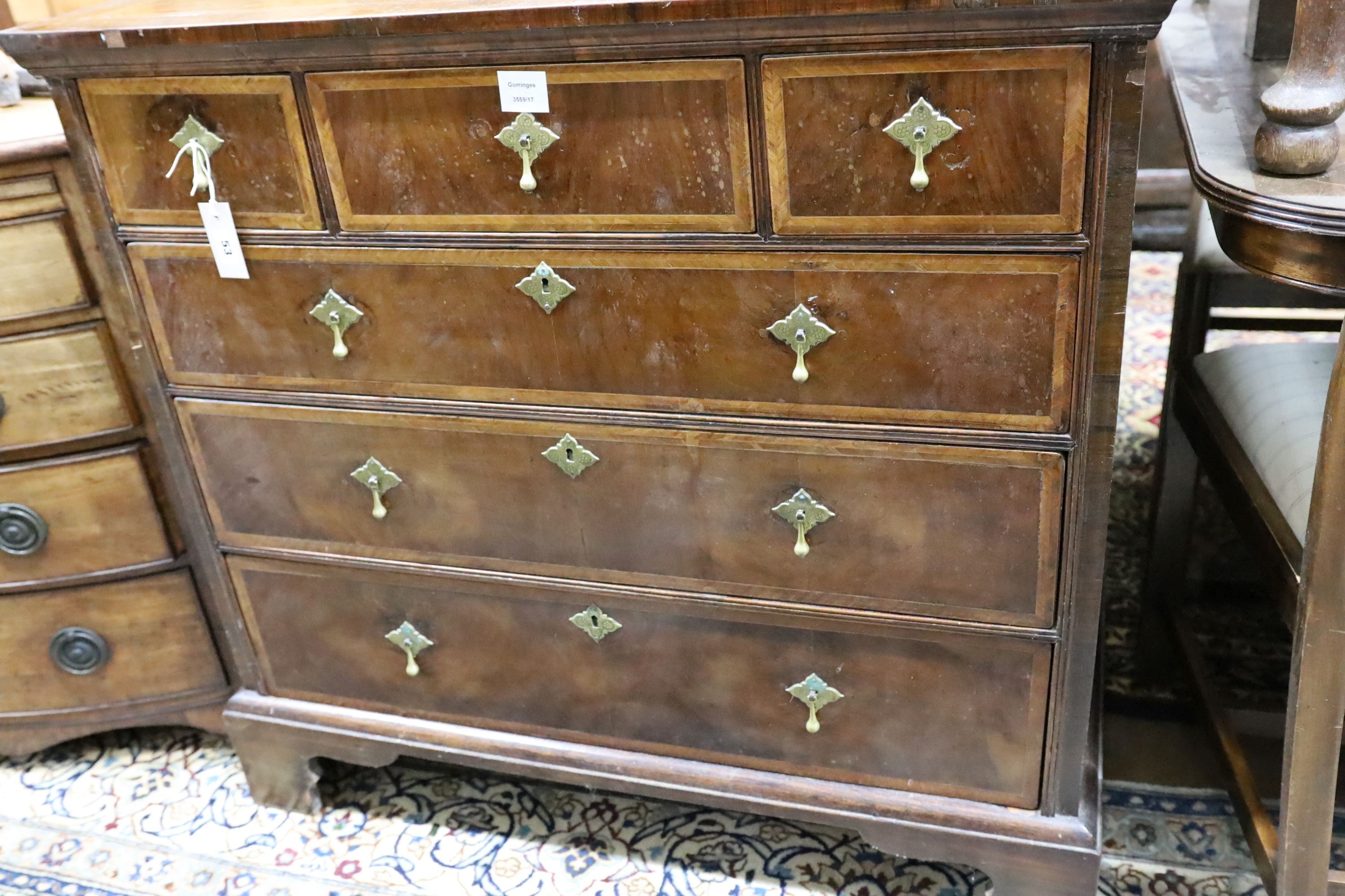 An early 18th century feather banded walnut chest of drawers, width 96cm, depth 53cm, height 92cm